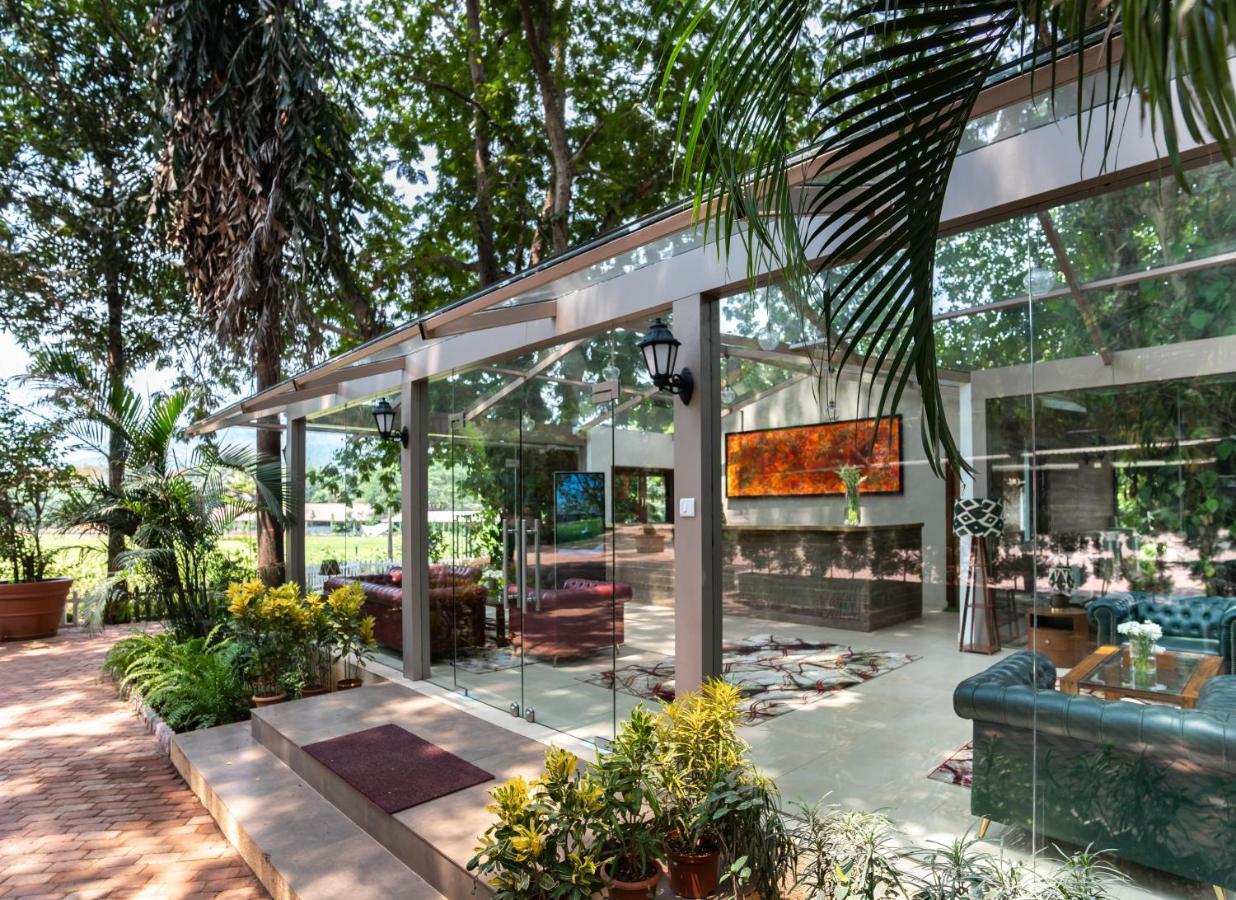 Hotel Oleander Farms, Karjat Exterior foto